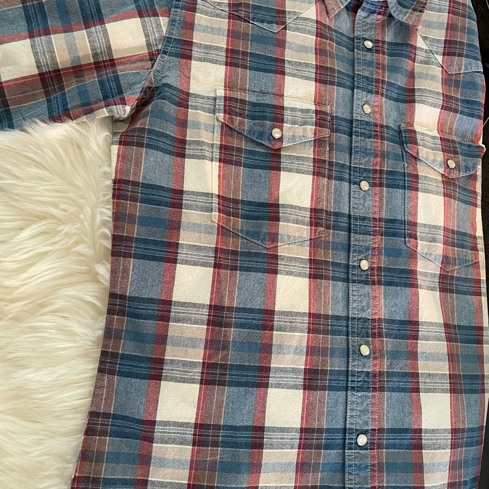 Wrangler plaid short sleeve shirt size 14-16
